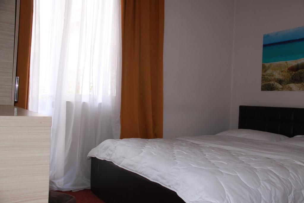 La Favorita Tirana